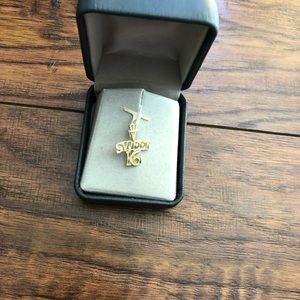 Sweet 16 Gold Charm